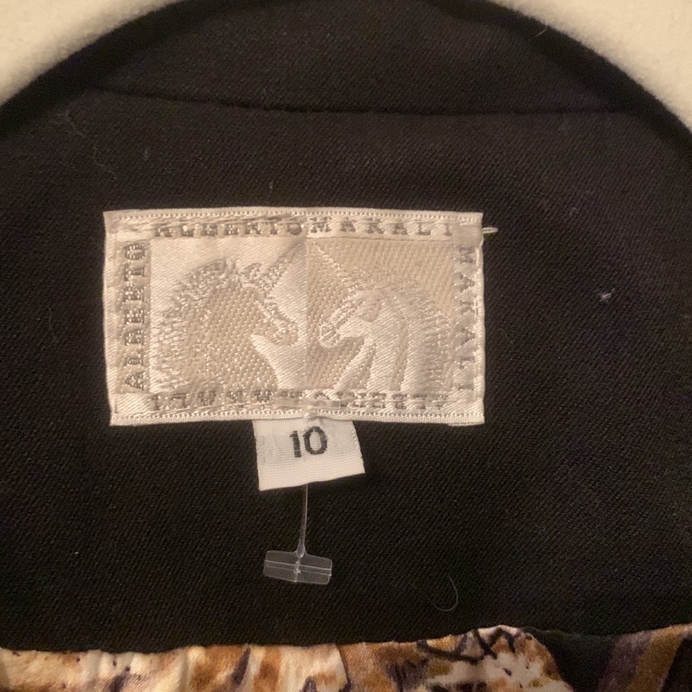 Black Buttoned Jacket With Patterned Inner Lining - image 3